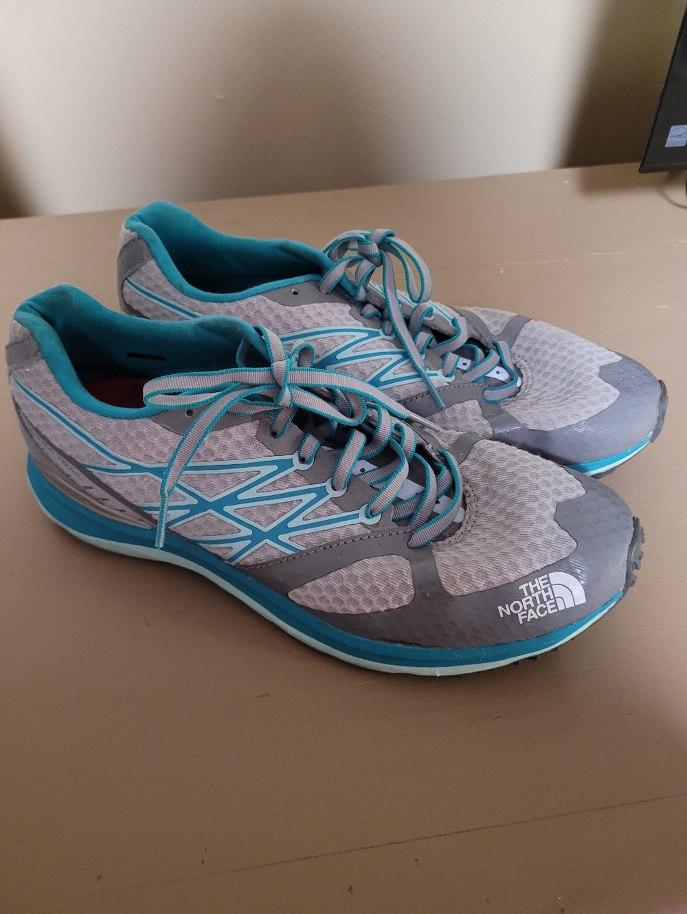 The North Face Women's Gray & Teal Athletic Running 8.5 Shoes